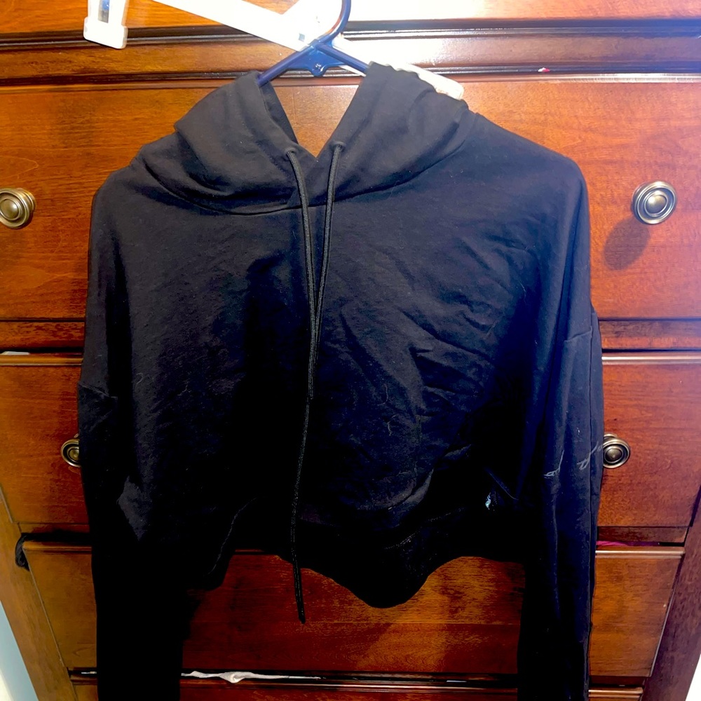 Black crop hoodie